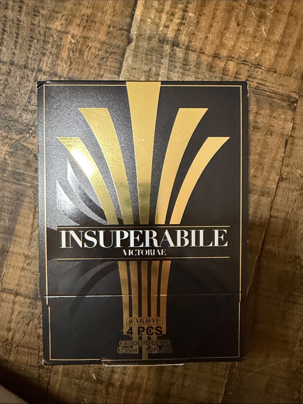 Insuperable Victoriae men’s  set